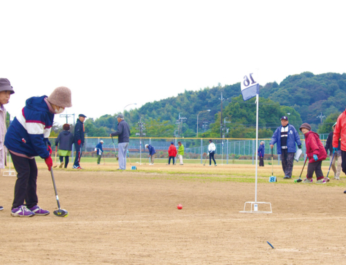 【年金友の会グラウンドゴルフ大会を開催】ホールインワンに歓声が上がる